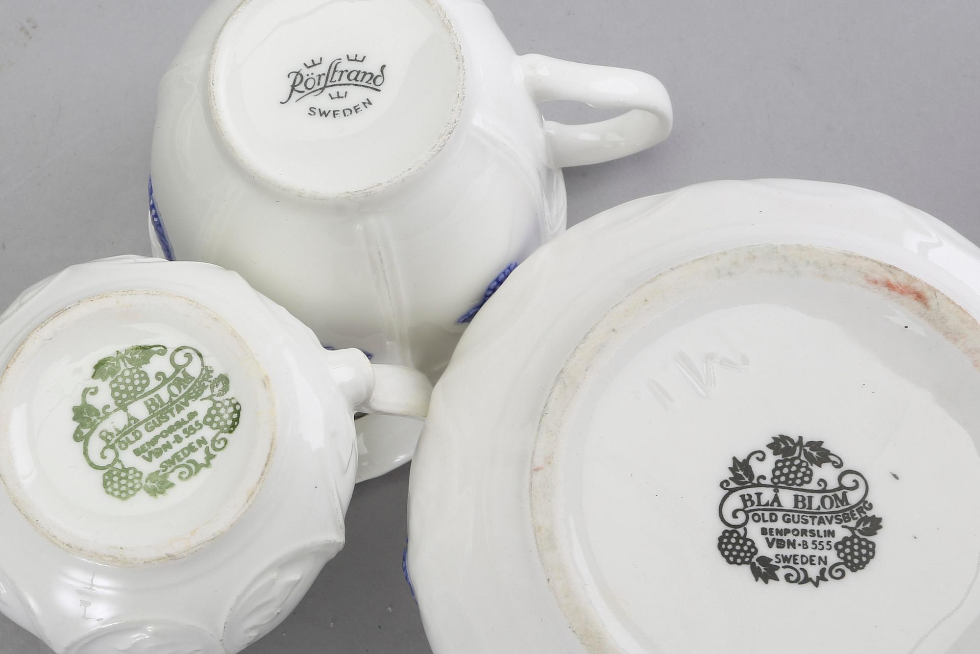 Servis 44 dlr "Blå Blom" Gustavsberg 1900-talets andra hälft porslin.