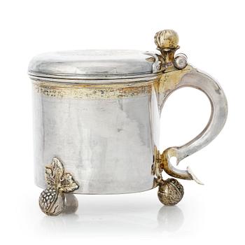 144. A Baltic 17th century parcel-gilt silver tankard, mark possibly of Carl Arfwedson Åhl (Nyen 1687-1698).