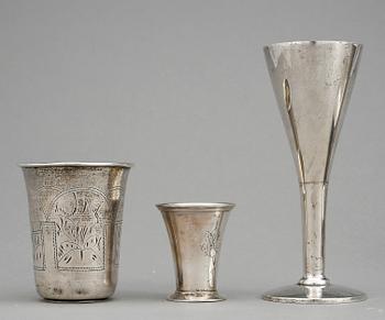 PARTI SILVER, 5 delar, mestadels Sverige, bla vodkabägare Polen 1900-talets första hälft.1800-1900-tal. Vikt ca 312 g.
