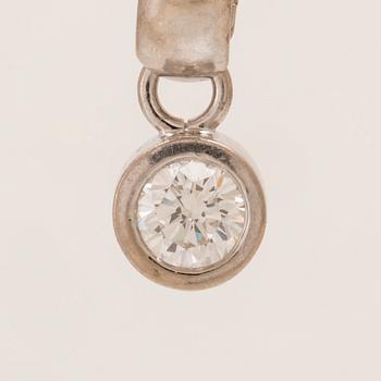 An 18K white gold pendant set with a round brilliant-cut diamond.
