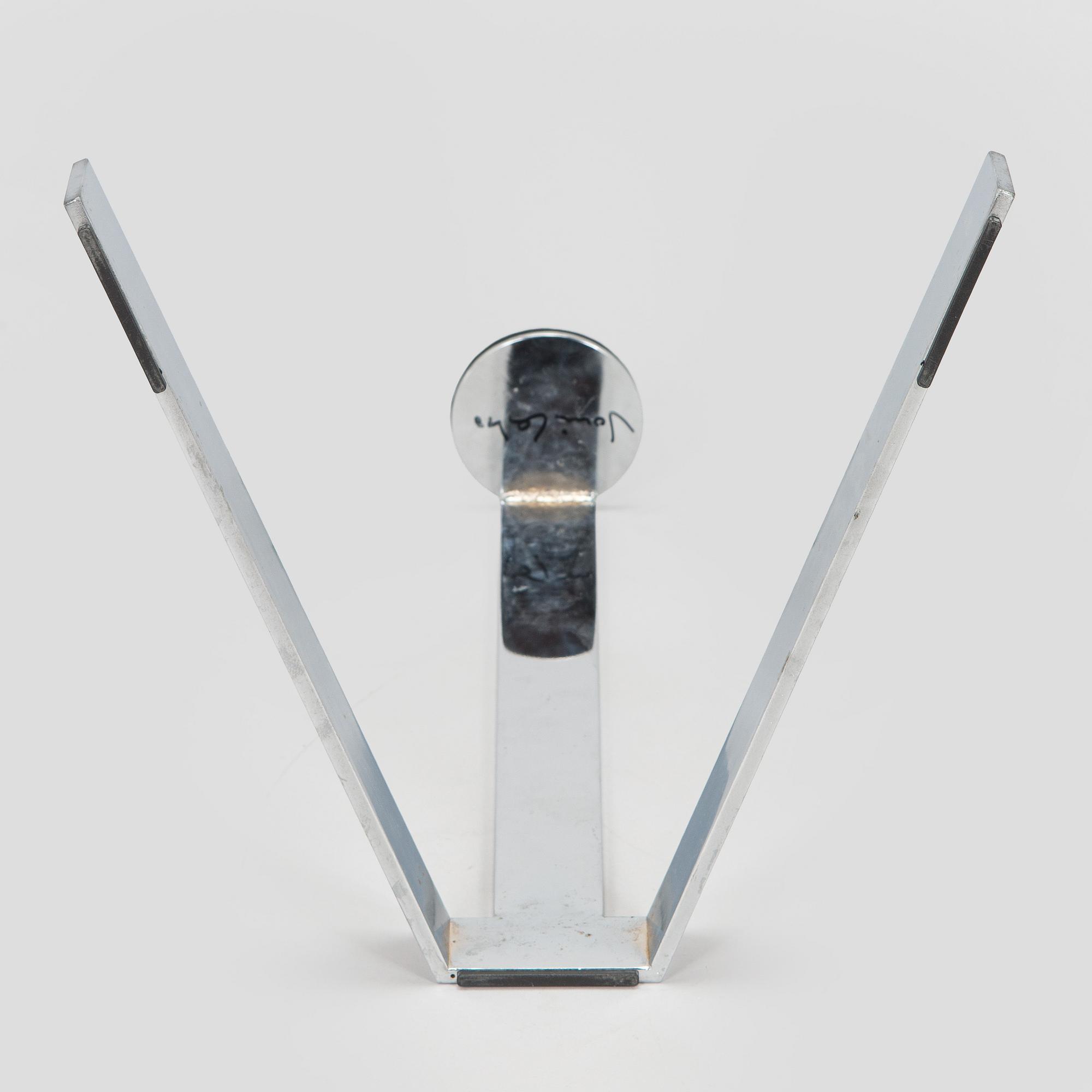 Jouni Leino, Tarjotinpöydän jalusta ,"Grip" Jouni Leino Design Studio 2009.