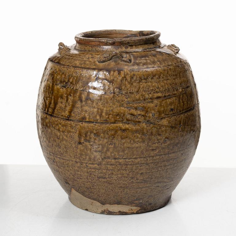 Kruka, glaserat stengods, Sydostasien, sen Mingdynasti/Qingdynasti.