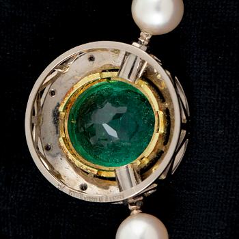 Cultured pearl necklace, clasp.