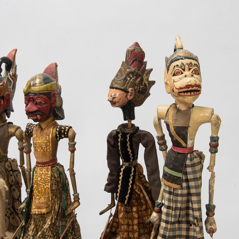 18 Indonesian 'Wayang golek' puppets / marionettes, circa 1900.