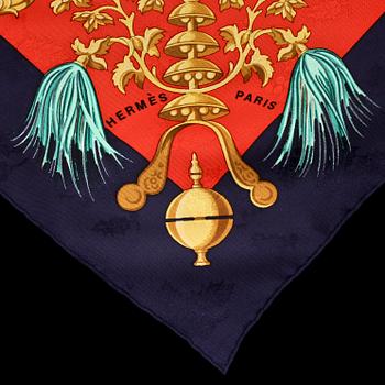 SCARF, jacquardvävt silke med invävd järnek, "Plumes de Grelots", design Julia Abadie, Hermes.