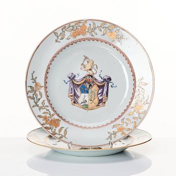A pair of armorial dishes, Qing dynasty, Qianlong (1736-95).