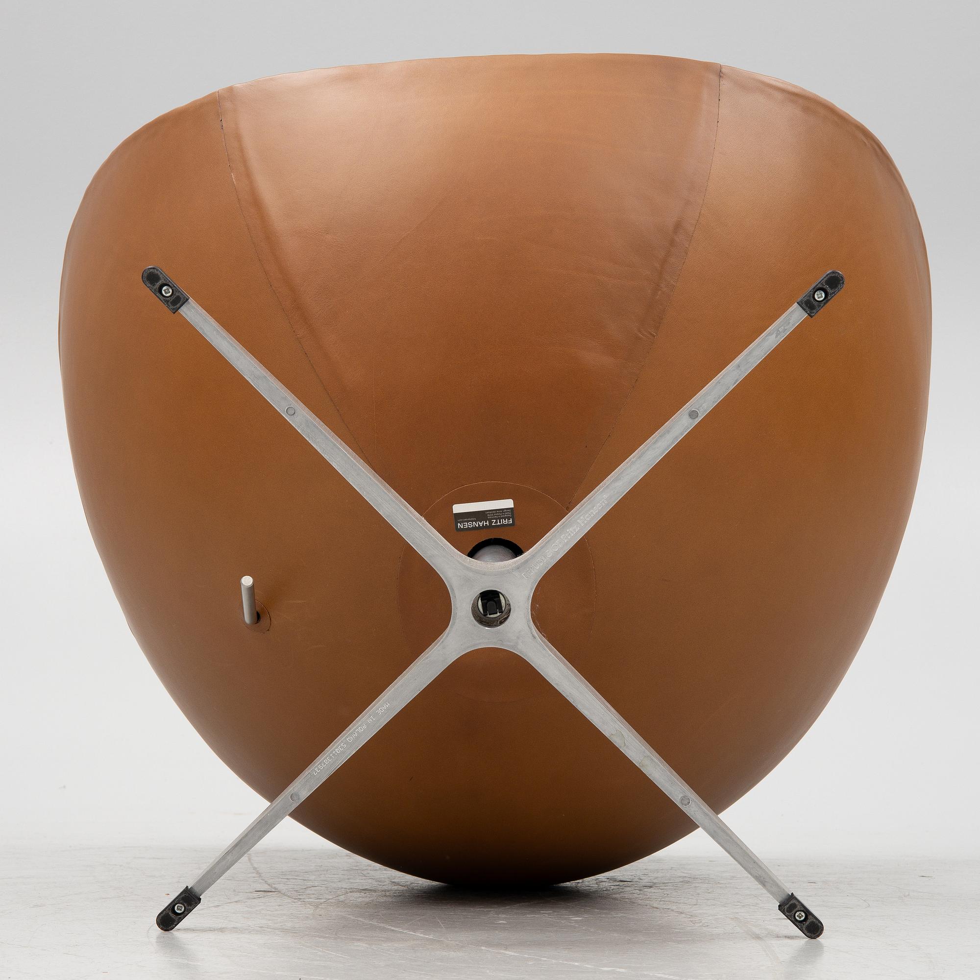 Arne Jacobsen, fåtölj, "Ägget", Fritz Hansen, Danmark, 2019.