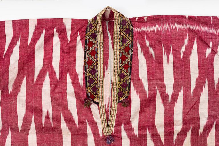 A silk and cotton Chapan, Ikat silk and cotton, Centralasien, 1880s.