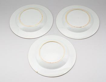 TALLRIKAR, 3 st, porslin, Qianlong 1736-1795.