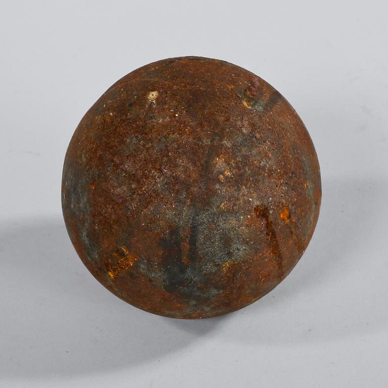 KANONKULA, järn, troligen 1600/1700-tal.