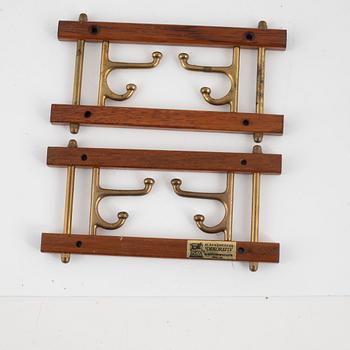 Klädhängare, 3 st, "Dekorativ", AB Skogslunds Metallgjuteri, Anderstorp, 1900-talets mitt.