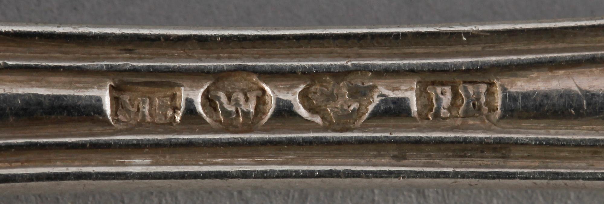 PARTI SILVER, ca 50 delar, mest Sverige, ett flertal olika mästare varav bla Nils Julinhn, Karlshamn 1843. Totalvikt ca 800 gram.