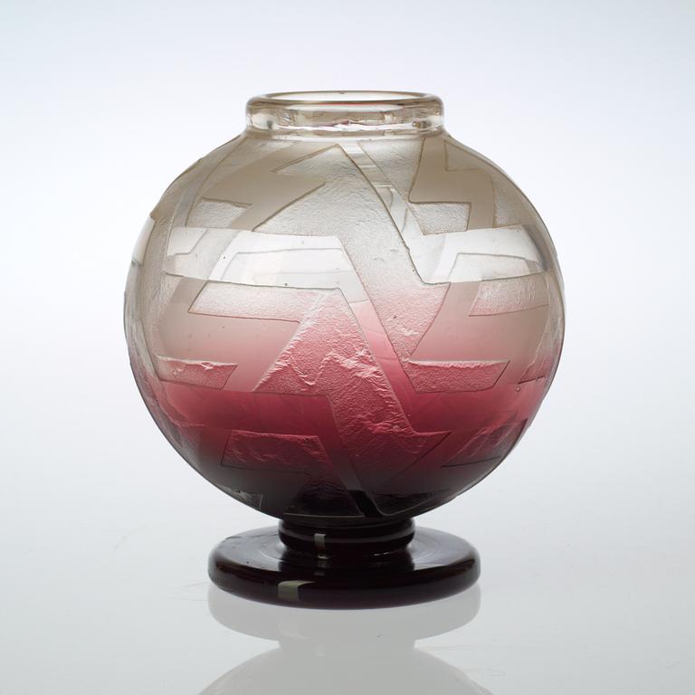 A Schneider 'Série Z' glass vase, France 1924-30.