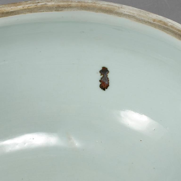 TERRIN, porslin, Kina, omkring år 1800.