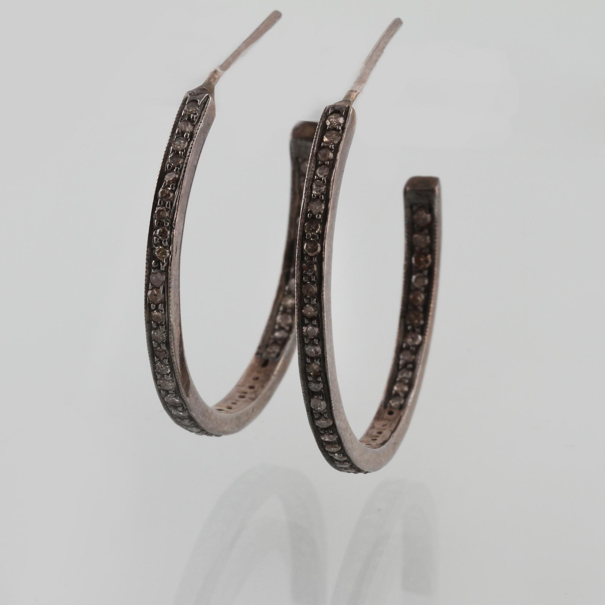 ÖRHÄNGEN, svärtat silver med fasettsliapde diamanter. Vikt 4,6 gram.