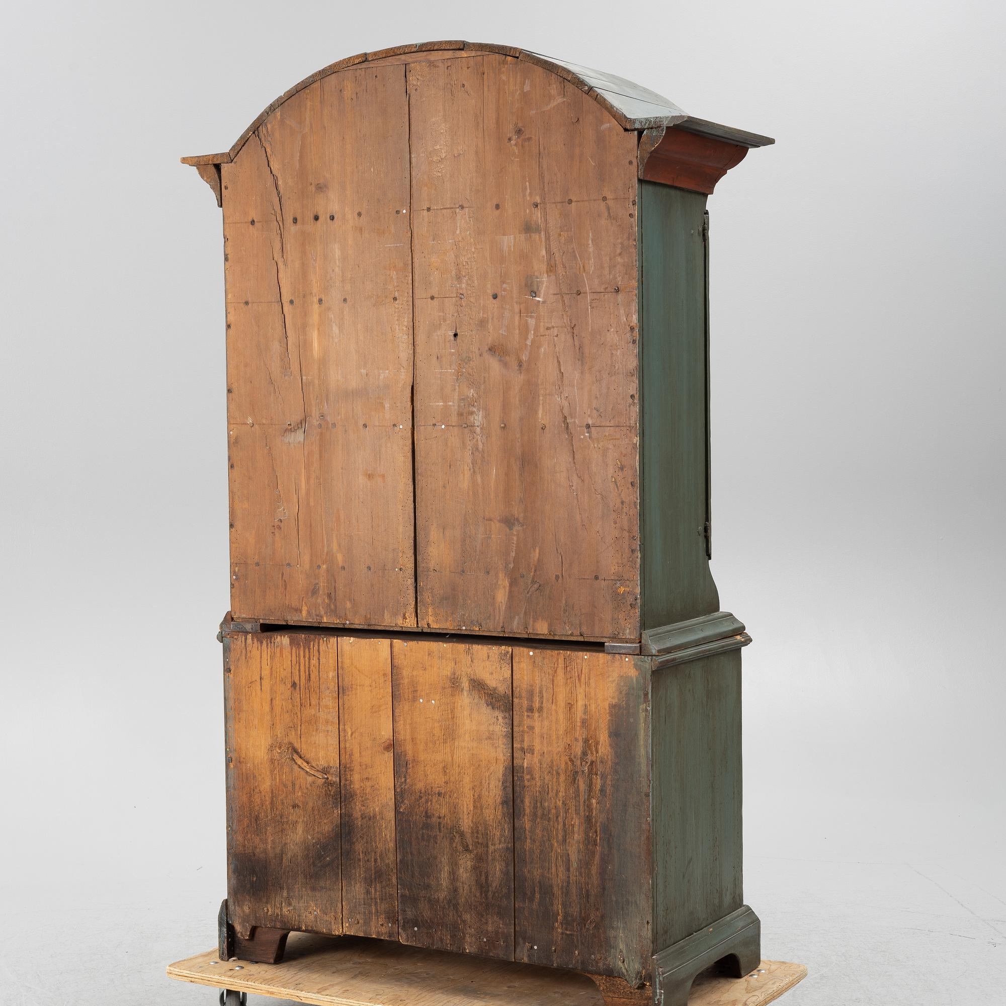 A Cabinet, 18th century..