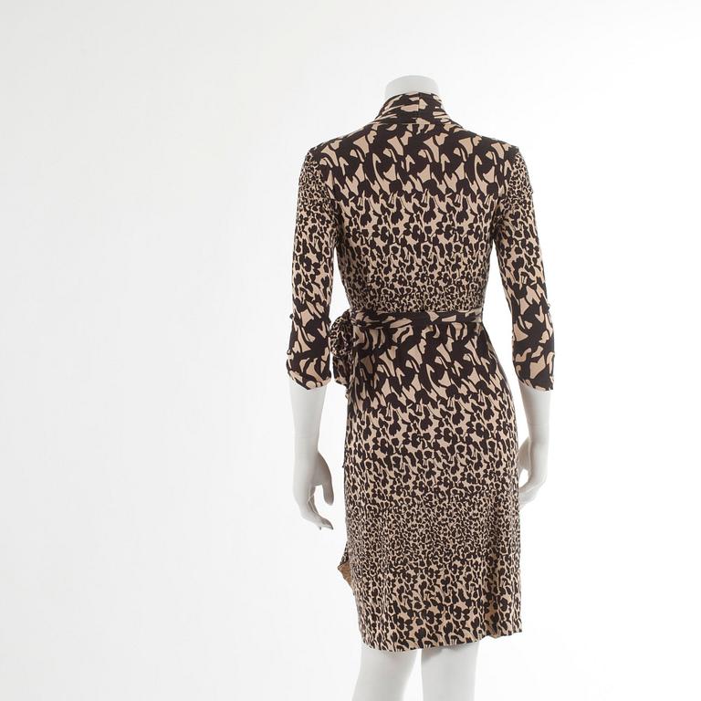 DIANE VON FURSTENBERG, a beige and brown printed silk wrap dress. Size US 6.