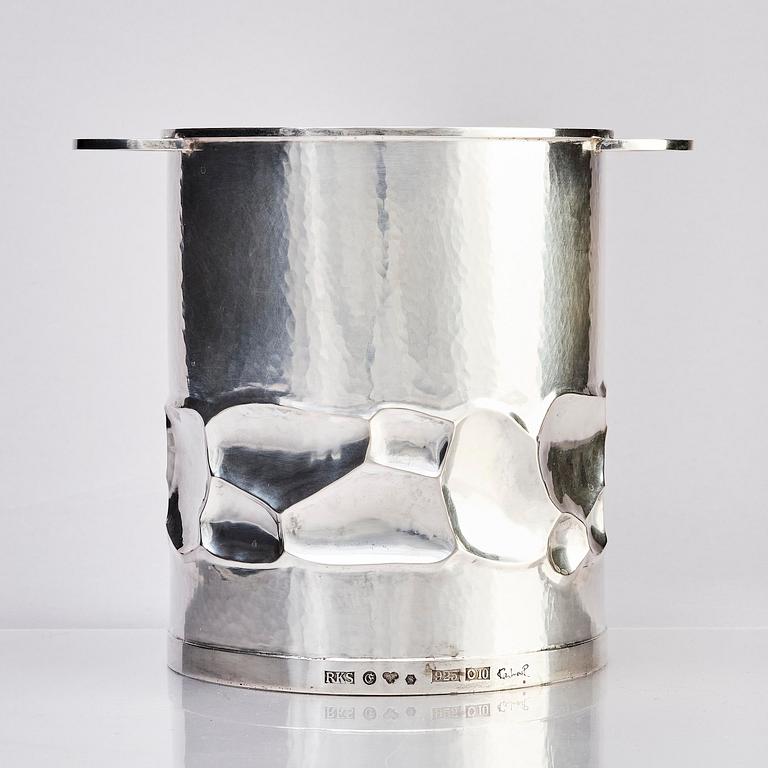 Rolf Karlsson, a Swedish sterling silver winecooler and four beakers, Enköping 1988-1991.