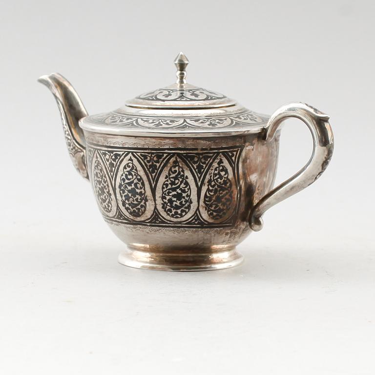 KANNA, silver, möjligen Ryssland, 1800-/1900-tal. Vikt ca 242 g.