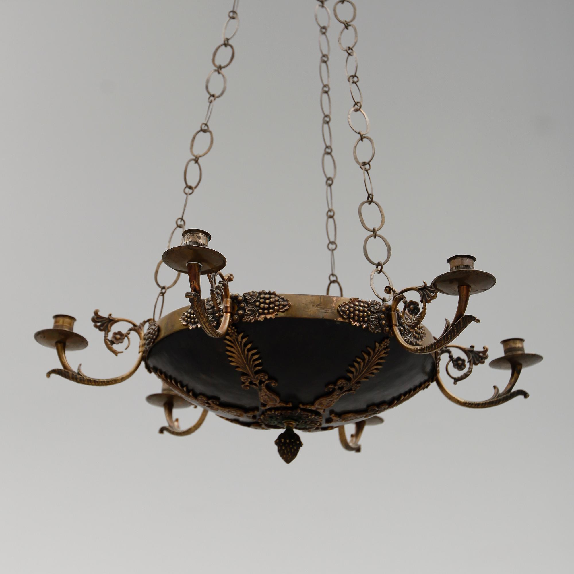 AMPEL, mässing, empirestil, 1800-talets andra hälft. Höjd ca 82 cm.
