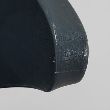 Eero Aarnio, tuoli "Focus" Adelta 2002.