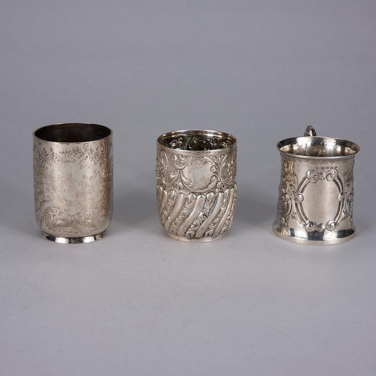 DRYCKESKÄRL, 3 st, silver, England 1857-1897. Vikt ca 408 g.