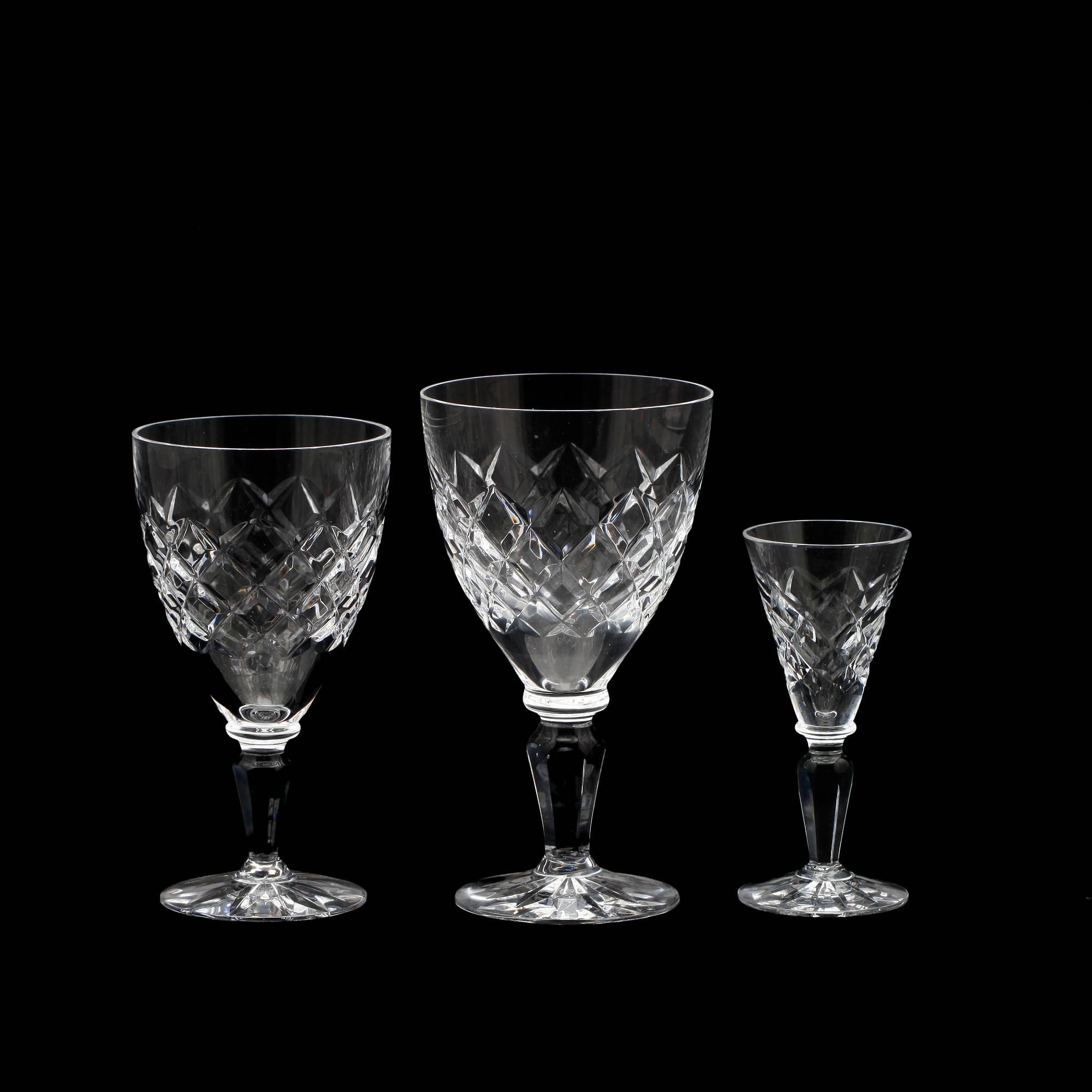 GLASSERVIS, 22 delar, troligen  variant av "Karolina", Gunnar Cyrén, Orrefors.