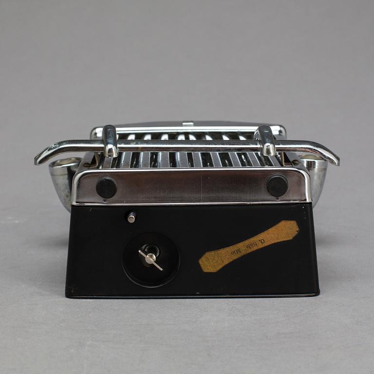 A ROLLS ROYCE MUSIC BOX/DECANTER.