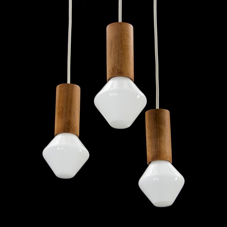 TAKLAMPA, 1900-talets mitt. Höjd 60-70 cm.