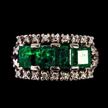 1157. RING, emeralds and small diamonds, 2.72 cts / 2.48 cts engraved.