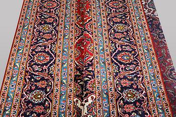 A carpet, Kashan, ca 401 x 284 cm.