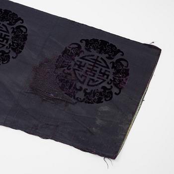 A Chinese silk and velvet robe, late Qing/early 20th century.