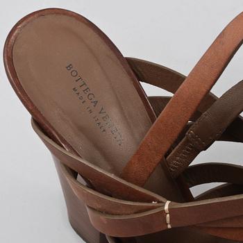 SKOR, Bottega Veneta.