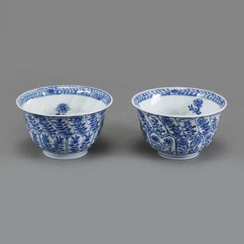 KOPPAR, ett par, porslin, Kina, Kangxi (1662-1722).