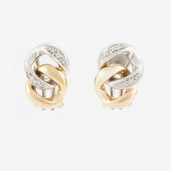A pair of earrings in 18K gold and white gold with round brilliant-cut diamonds.