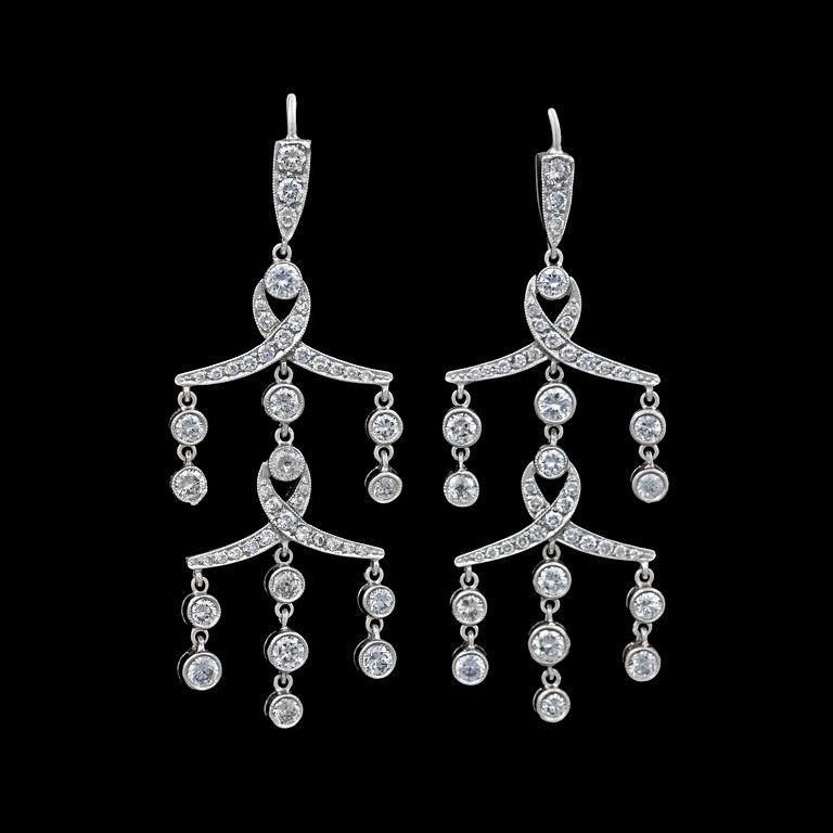 A pair of antique cut diamond earrings, tot app. 1.80 cts.