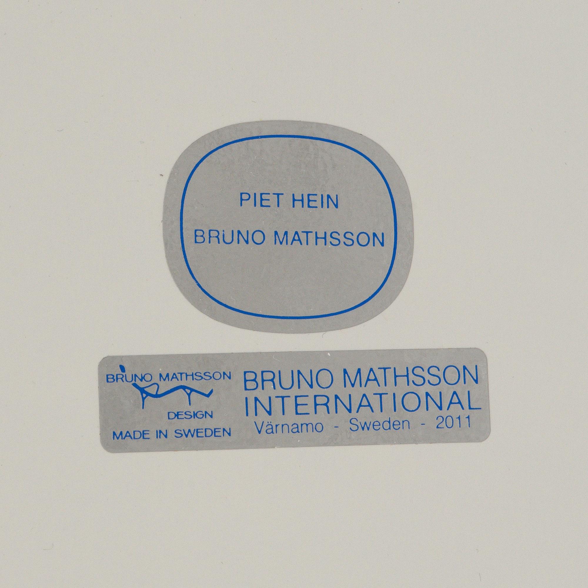 Bruno Mathsson & Piet Hein, dining table, "Superellipse", Bruno Mathsson International, Värnamo, 2011.