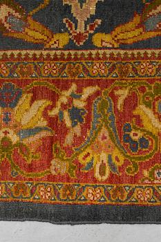 A carpet, antique Ziegler Mahal, ca 452 x 321 cm.