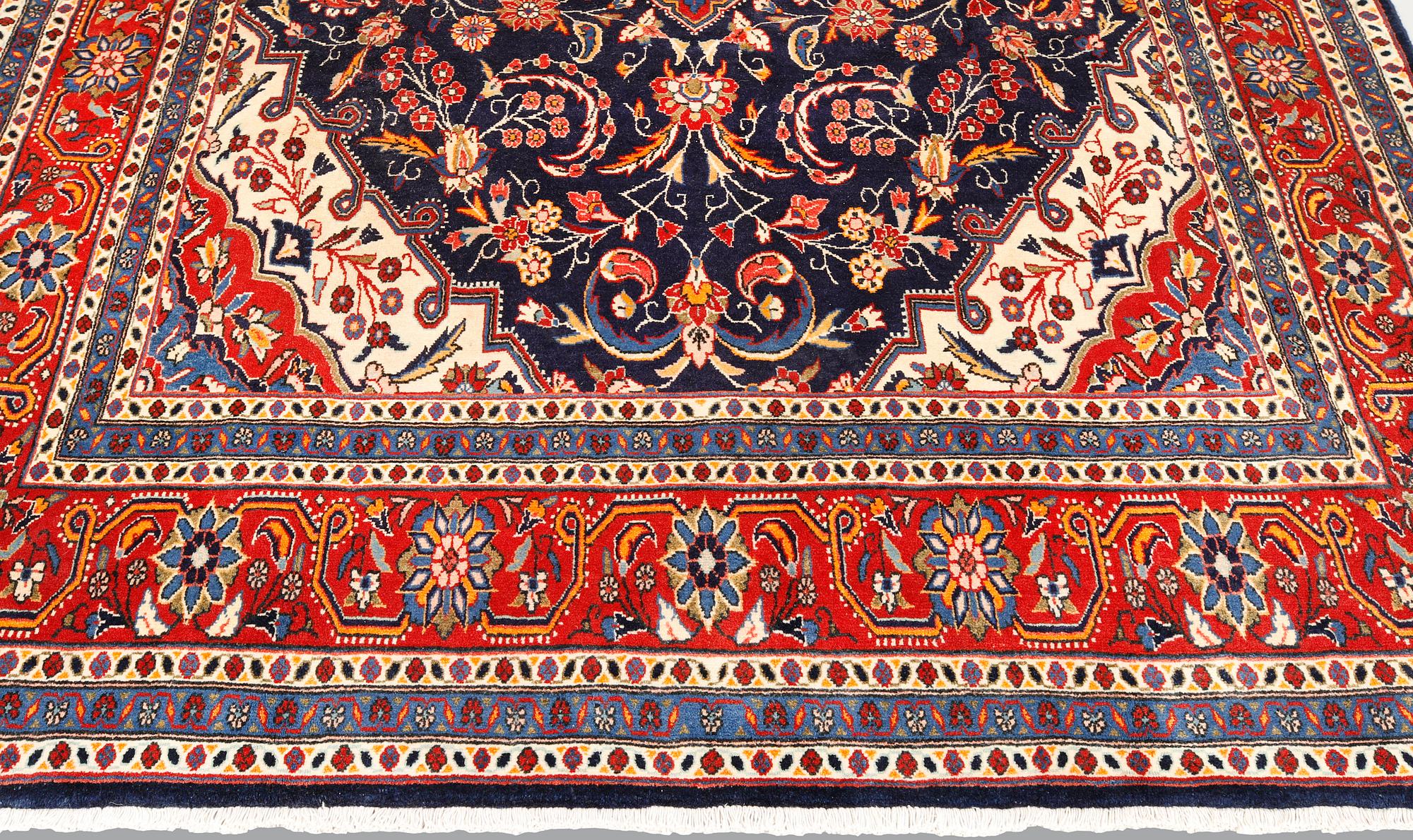 A Hamadan carpet, ca 330 x 220 cm.