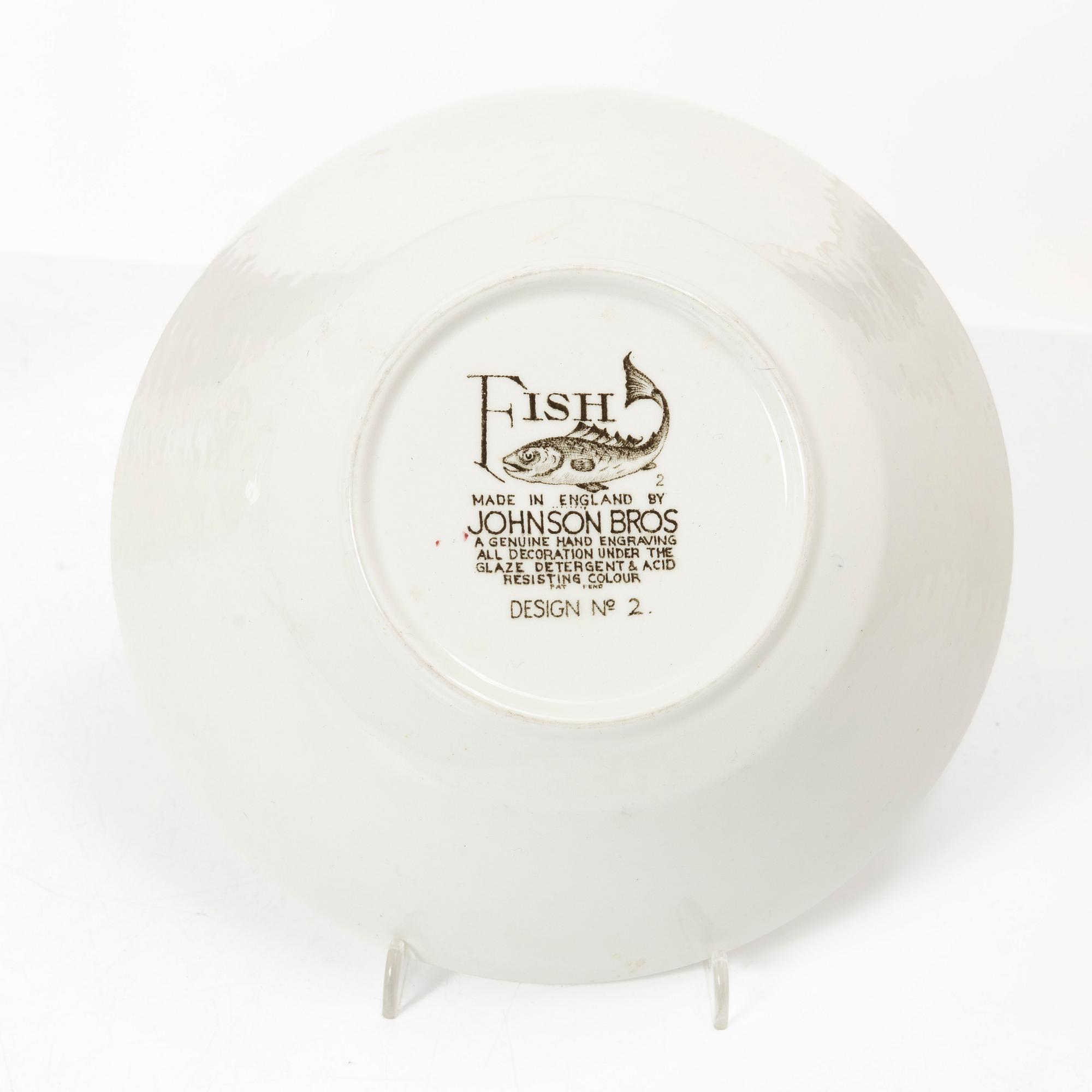 A 20-piece 'Fish' creamware serivice, Johnson Bros, England.