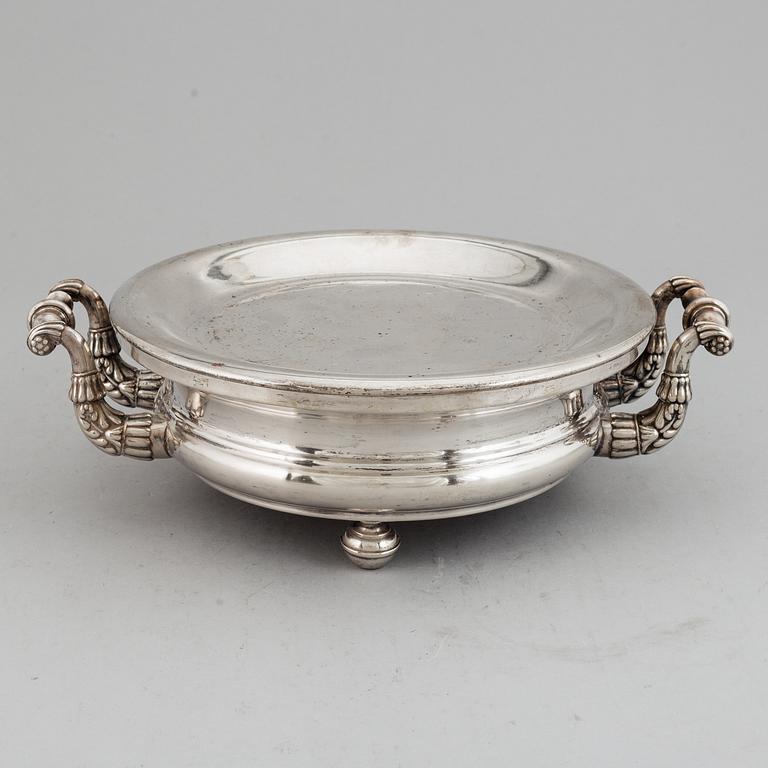 A heater, presumably England, circa 1900.