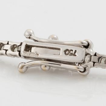 Tennis bracelet 18K white gold with round brilliant-cut diamonds.