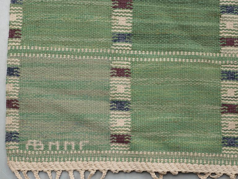MATTA. "Falurutan, grön". Rölakan (flat weave). 508 x 328 cm. Signed AB MMF BN.