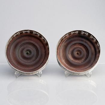 John Robertson & David Darling, coasters, ett par, silver, Newcastle 1795.