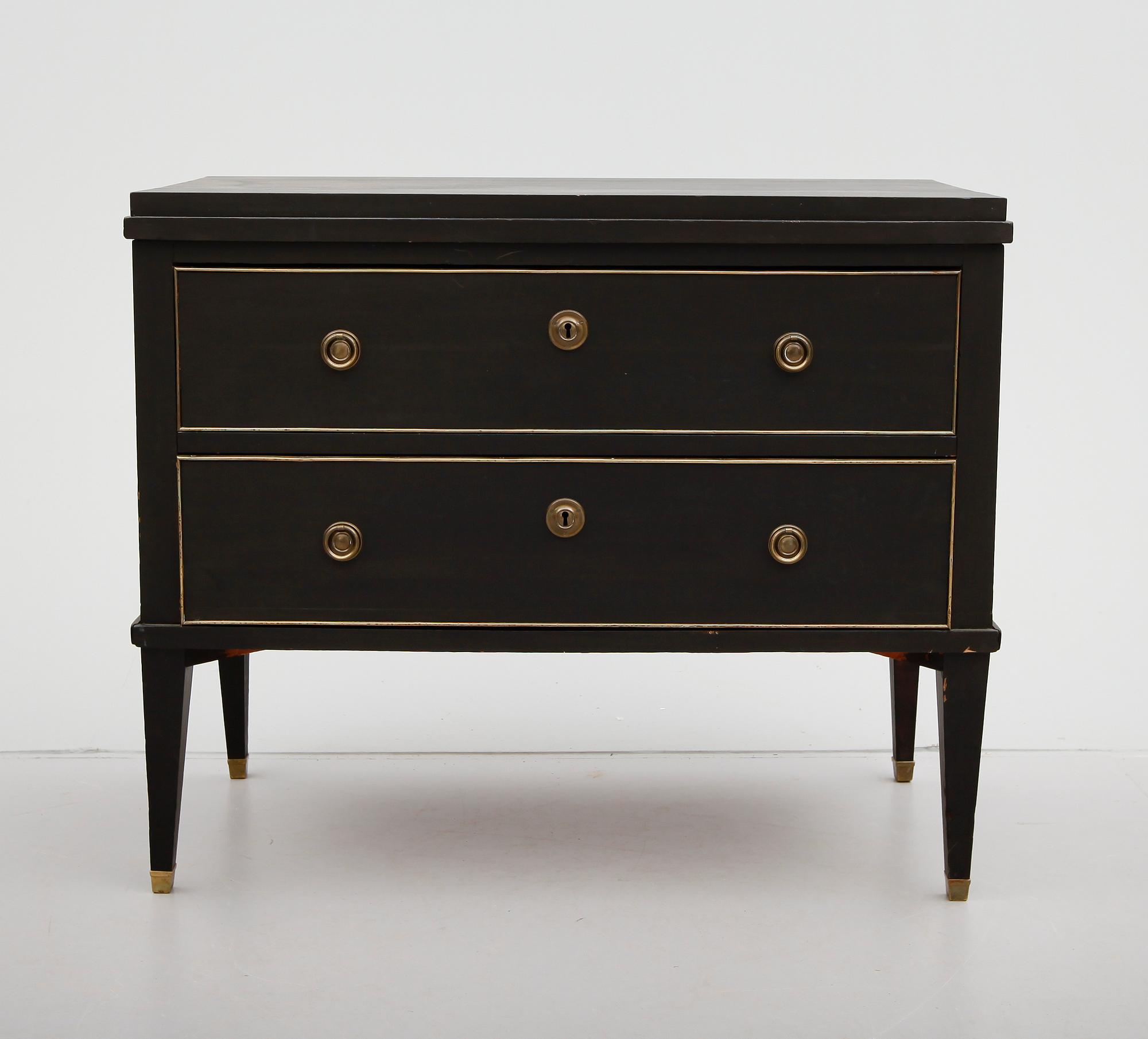 BYRÅ, gustaviansk stil, 1900-talets första hälft.