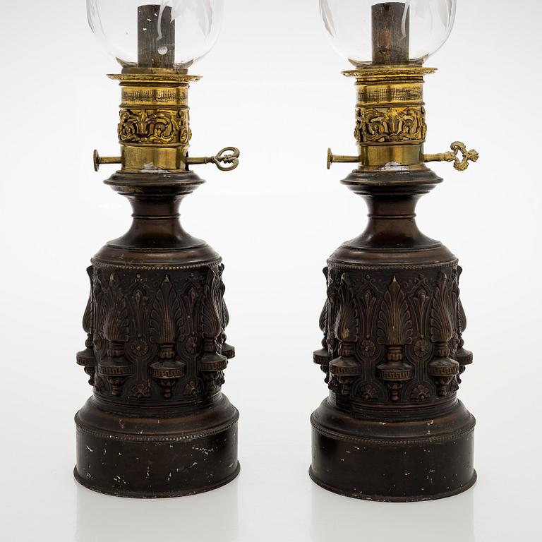 Öljylamppuja, pari, pari, 1800/1900-luku.