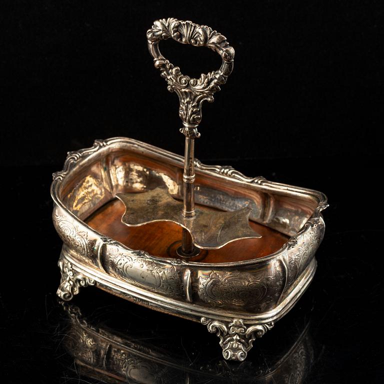 John Evans II, bordssurtout, silver, London 1839.