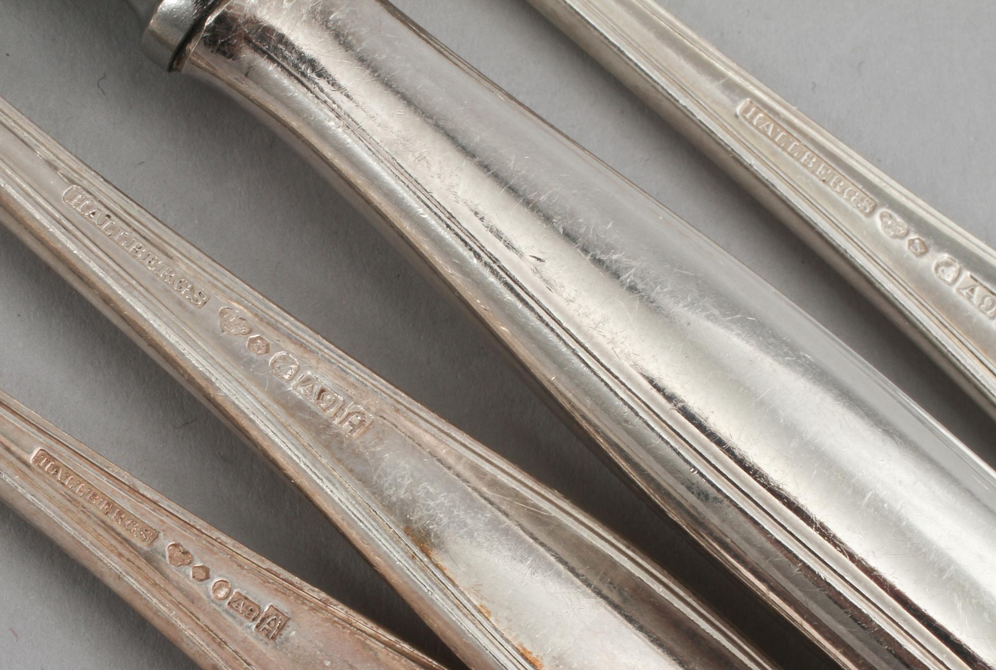 BESTICKSERVISDELAR, 24 st, silver, Hallberg, omkring 1900-talets mitt. Total vikt 1380 g.