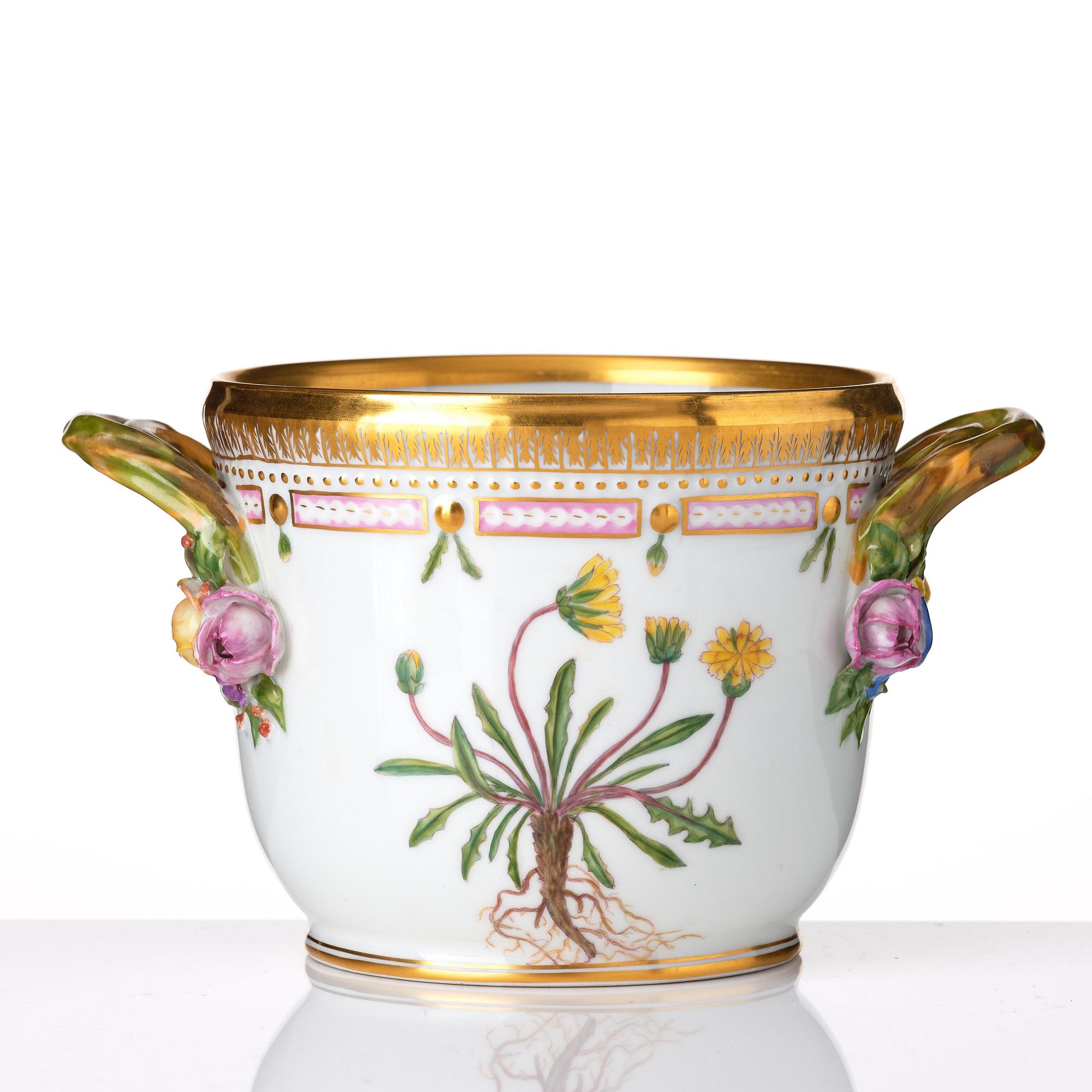 Vinkylare, porslin. Royal Copenhagen, "Flora Danica", Danmark, 1900-tal.
