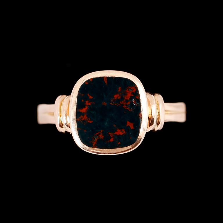 RING, 18 k, guld, med rekatngulär sten. Total vikt ca 3 g.